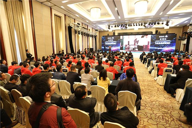 圓滿2017！艾維圖再獲商顯行業(yè)年度兩項(xiàng)大獎(jiǎng)